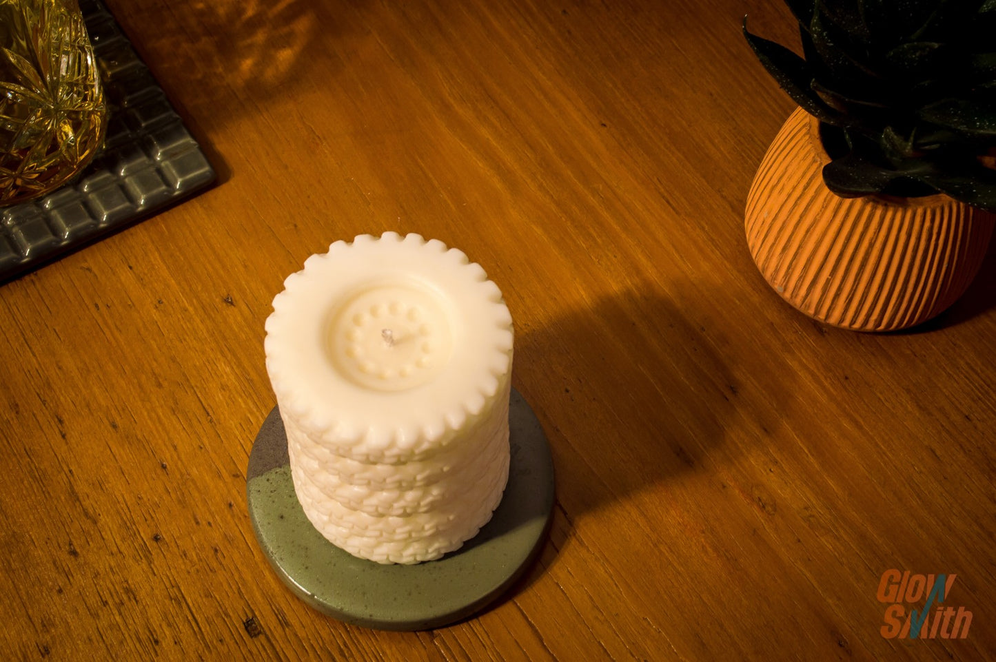 Close-up of Fresh Linen Tyre Stack candle – white sculptural candle, unique Glowsmith wax blend, refreshing fragrance, ideal gift for him