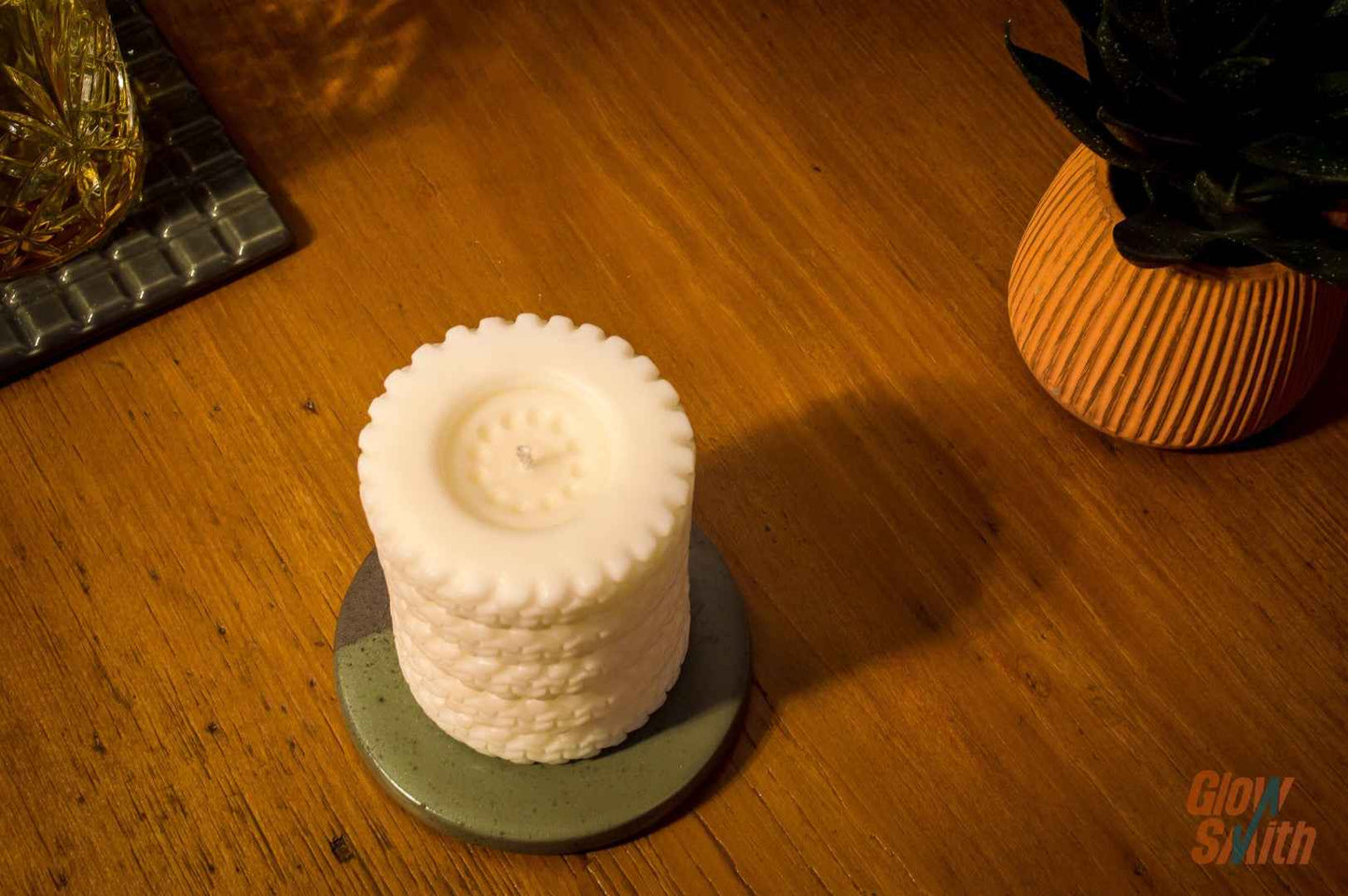 Fresh Linen White Tyre Stack Candle – Camper Van Refresh Candle