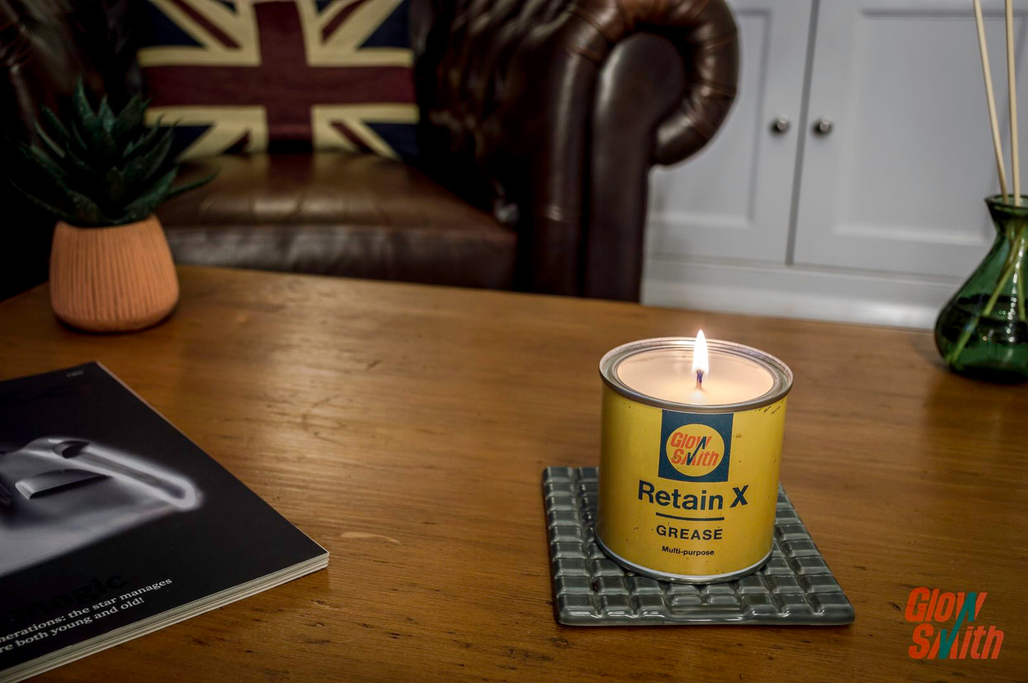 Relaxing Smoked Vanilla men’s candle with industrial design by Glowsmith